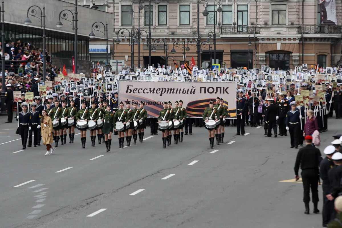 Бессмертный полк Владивосток 2022. Праздничные шествия и парады. День Победы Владивосток. Владивосток празднование 9 мая. 9 мая владивосток