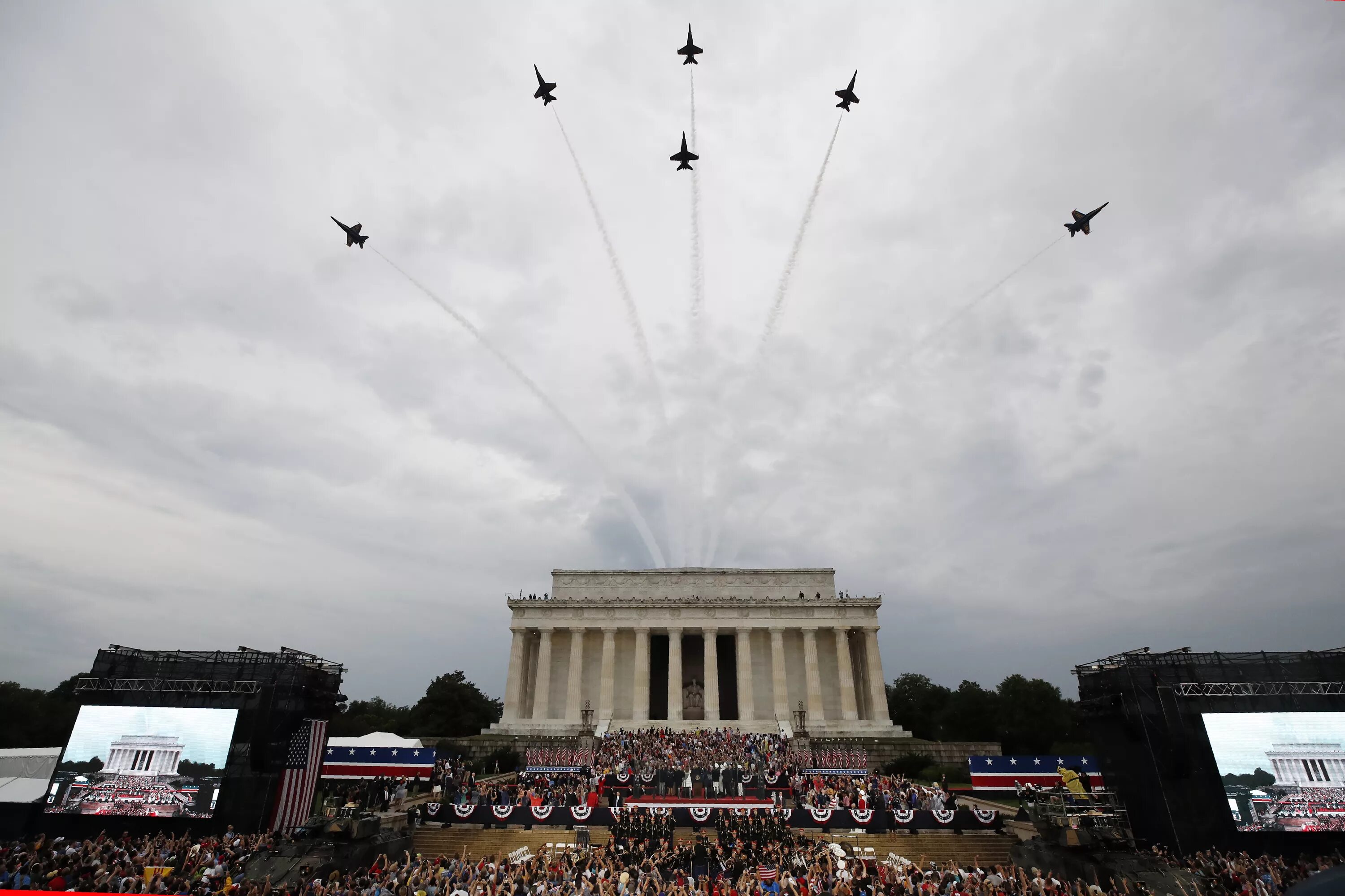 Парад в сша. Военный парад в США на день независимости. День независимости США парад. Вашингтон парад день независимости. Парад американских войск.