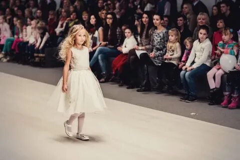 Школьный показ мод