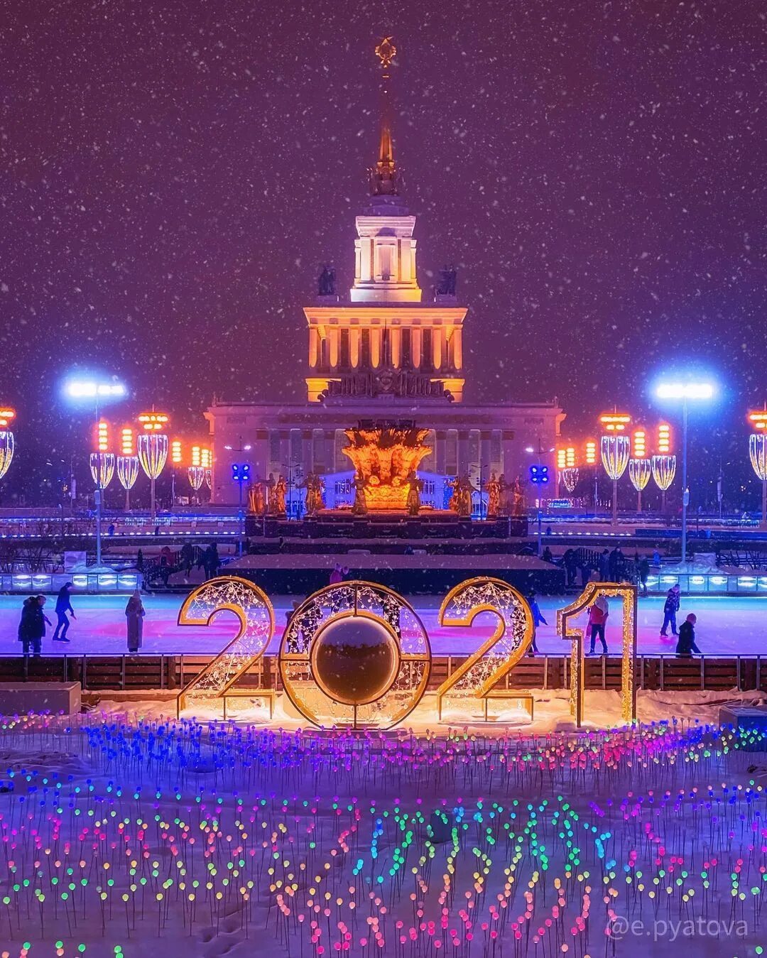 Вднх последний. Вднх в москве 2025. новогодний парк вднх. парк вднх 2025. парк вднх москва зимой.