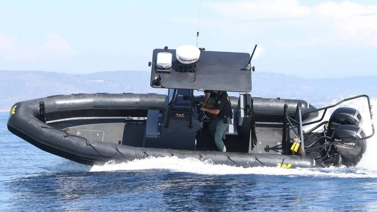Willard sea force 730. Виллард лодка. Willard sea force 730. Катер виллард. Willard sea force катер характеристики.