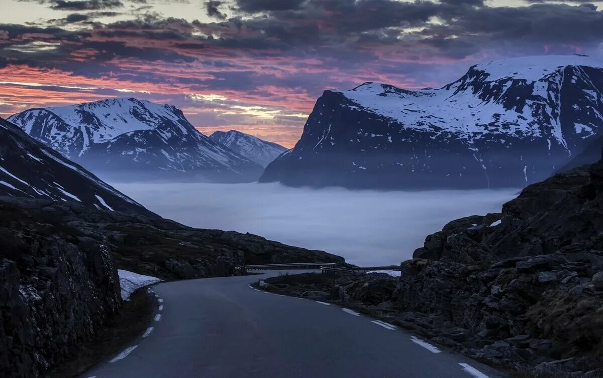 Норвегия северная страна. Фьорды Норвегия красота. Скандинавские горы Норвегия. Рейнснес Норвегия. Норвегия Альпы.