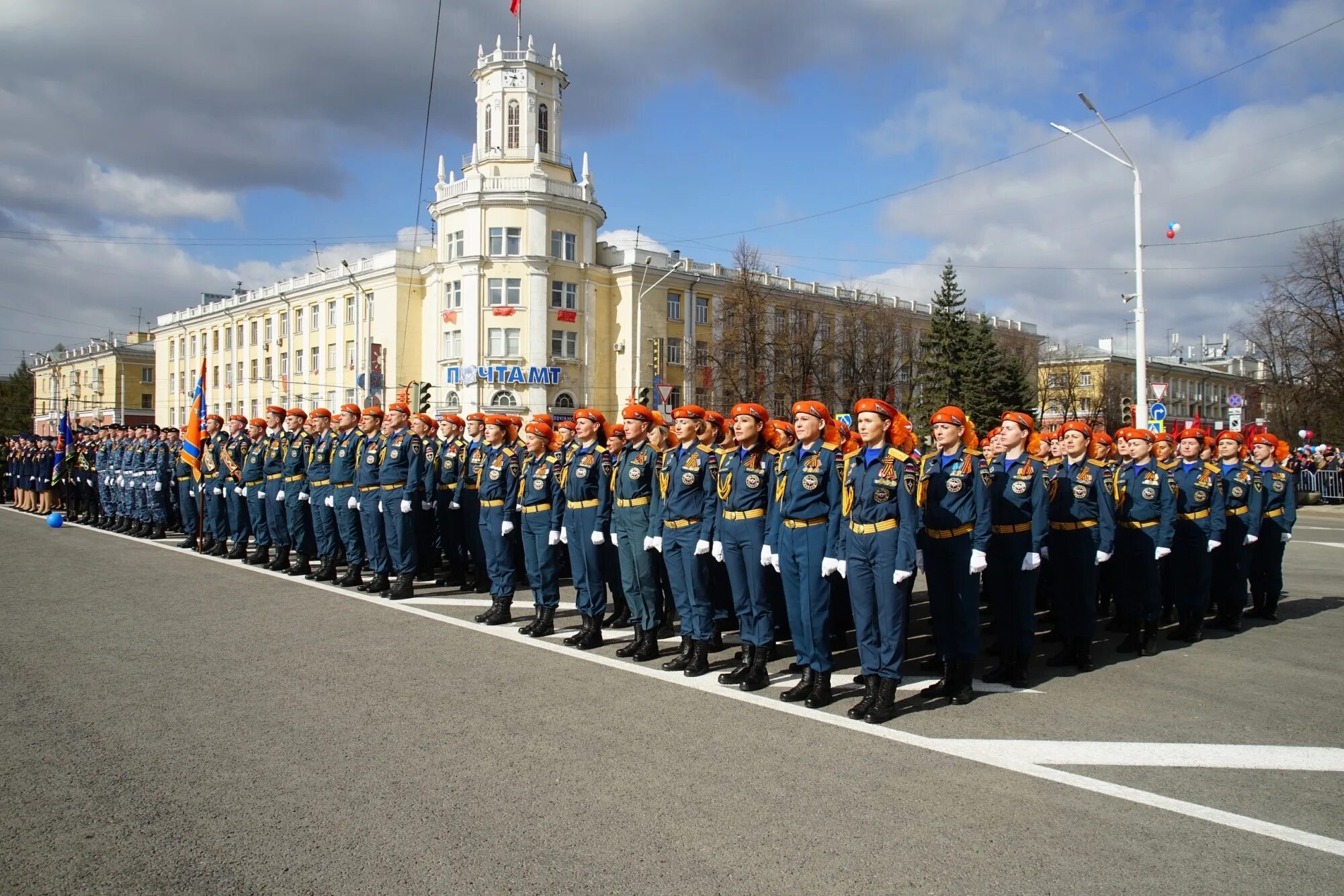 МЧС России по Кемеровской области. МЧС Кемерово. ГУ МЧС по Новгородской области. Кемерово МЧС парад.