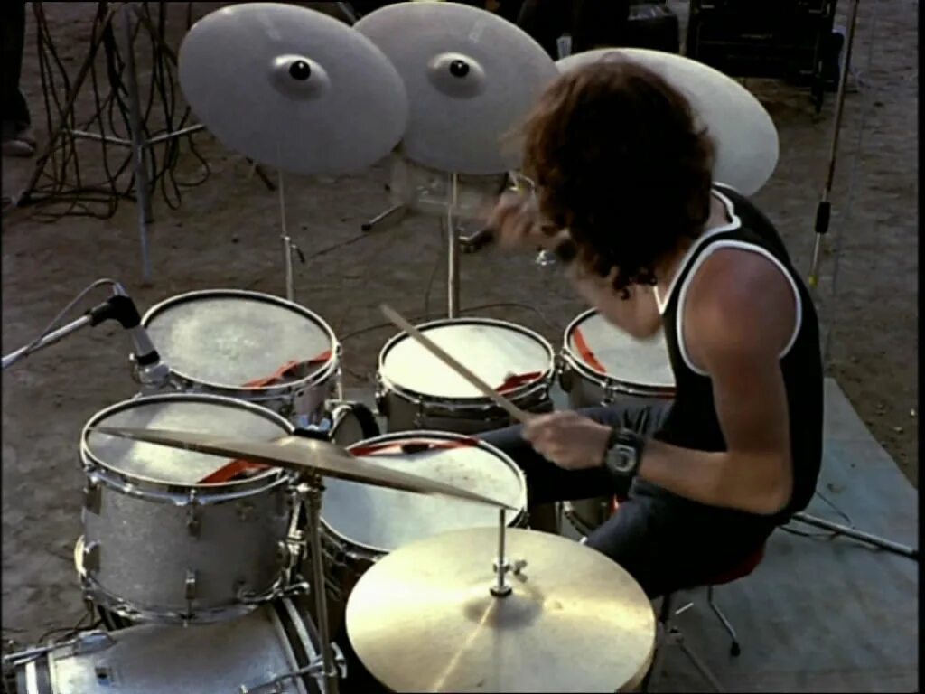 Ник Мейсон за барабанами. Ник Мейсон молодой. 1971 Nick Mason 1971. Европа ковид