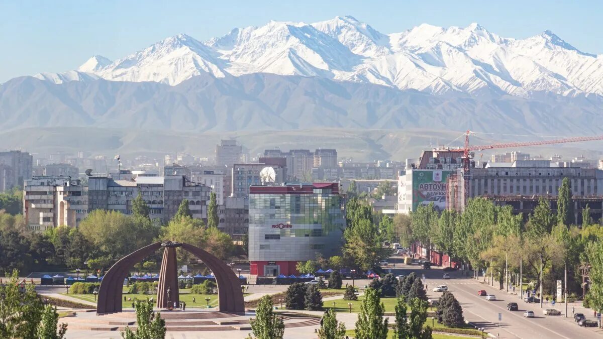 Город бишкек страна. Киргизия город Бишкек. Киргизия столица Ош. Бишкек, Бишкек, Киргизия. Центр Бишкек горы.