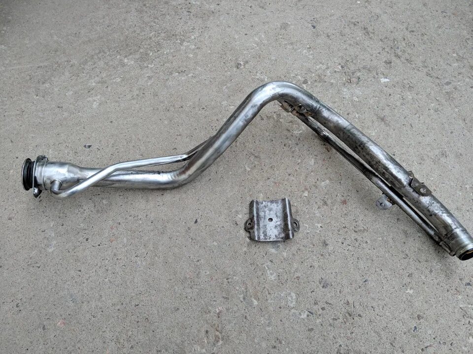 Горловина бака лансер cs. Mitsubishi mr503893 горловина. Горловина топливного бака митсубиси лансер 9. 6. Mitsubishi mr503893 горловина.