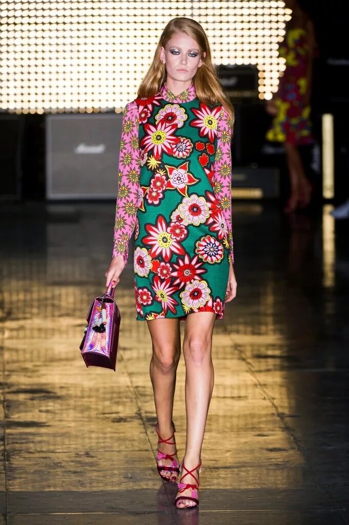 Москино весна лето 2018. Модные тенденции. Платье с крупными цветами. Цветочные принты в одежде. Красивая одежда.