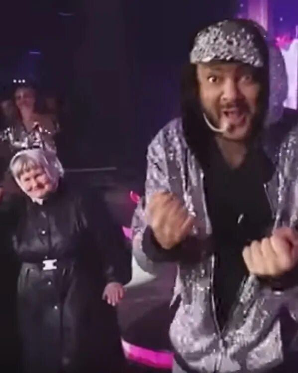 диско бабушка из коми с киркоровым. бабушка зажигает в сыктывкаре. диско бабушка из коми. диско бабушка сыктывкар. диско бабушка из сыктывкара.