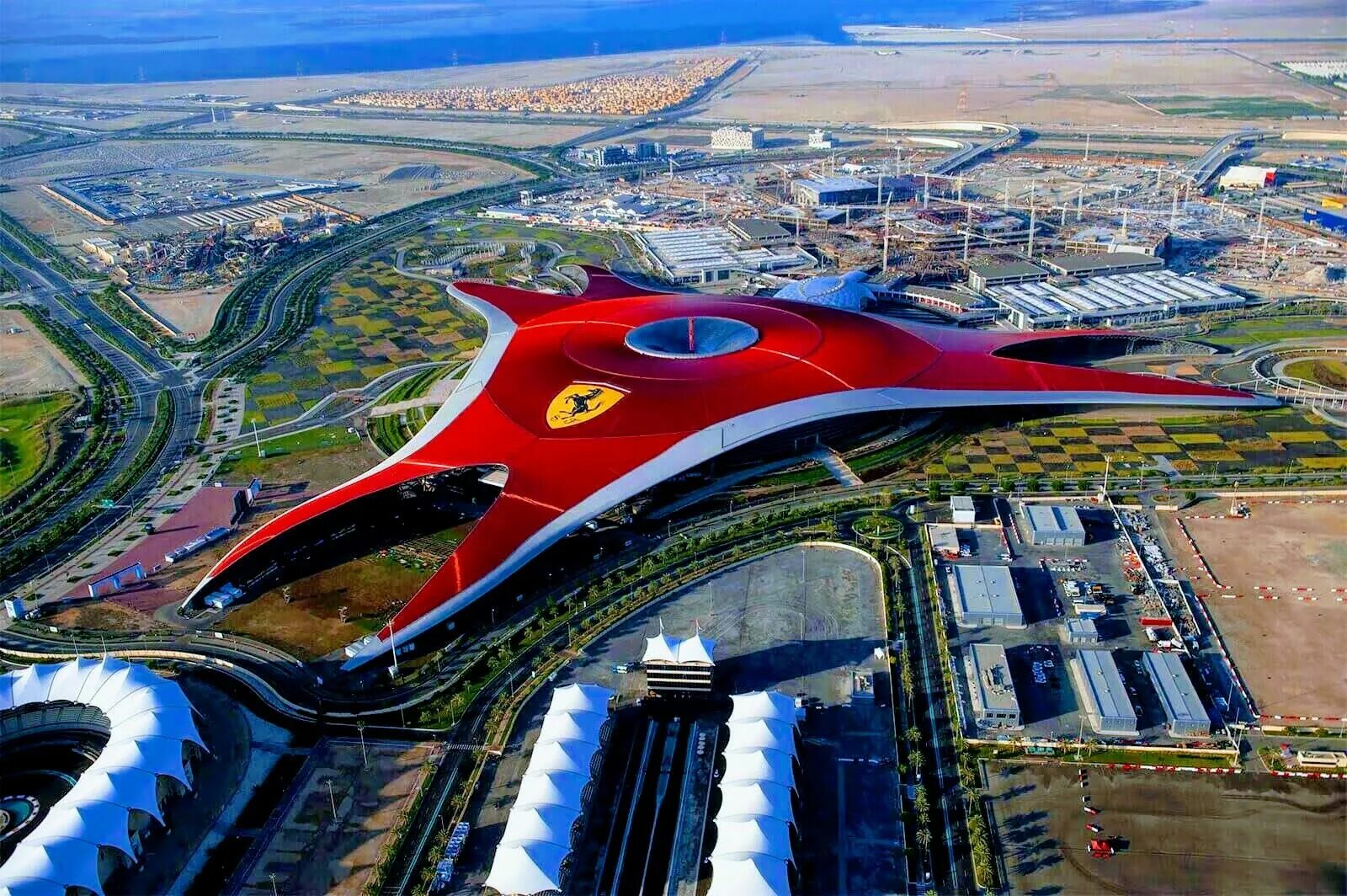 Самый большой парк. Феррари парк Абу Даби. Парк развлечений Ferrari World (остров яс, Абу-Даби). Феррари парк Абу Даби аттракционы. Ferrari World - Абу-Даби - ОАЭ.