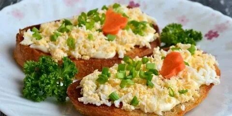 Гренки из черного хлеба с яйцом