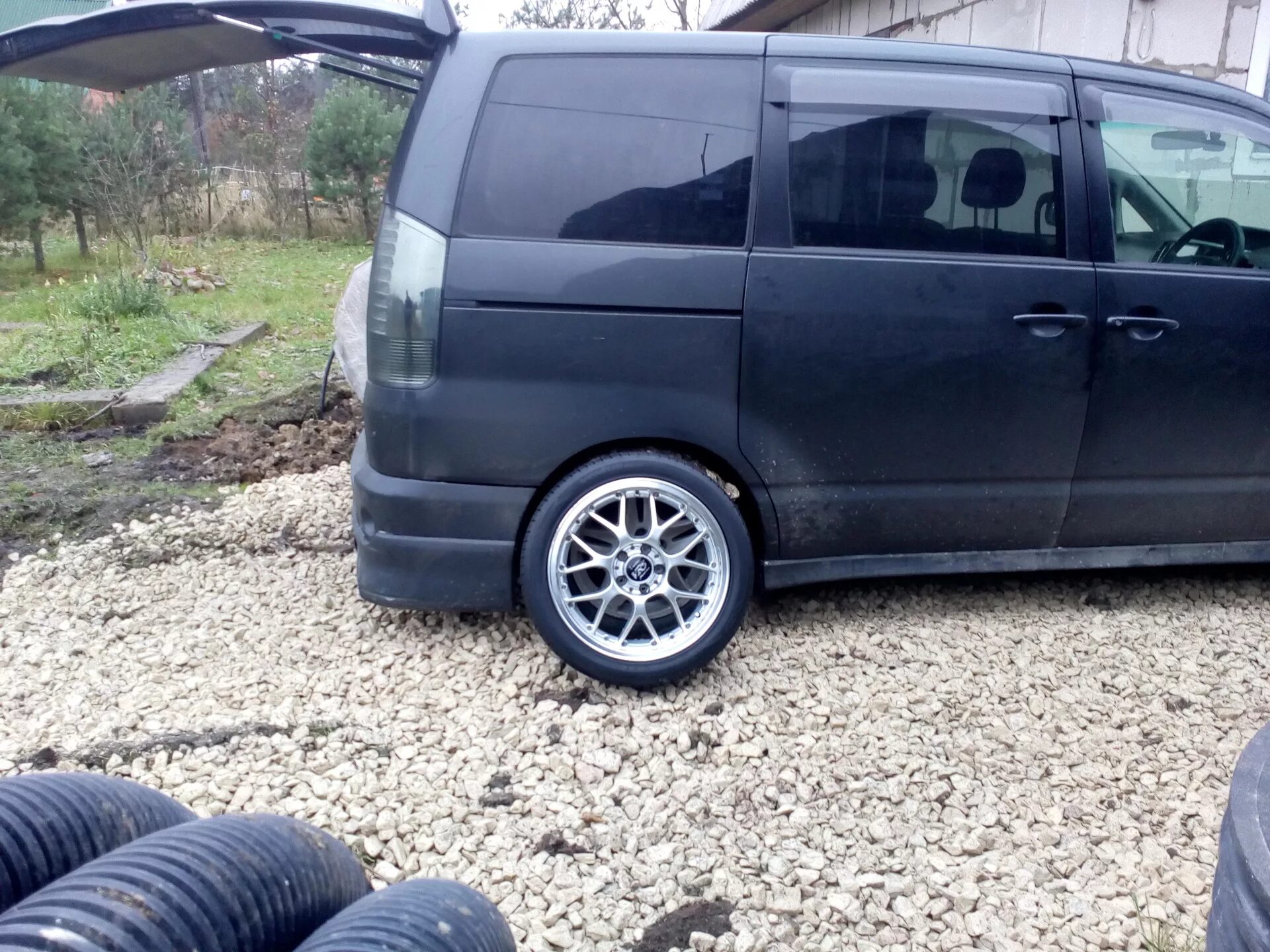 Toyota voxy 2023. Toyota voxy 2002. Toyota voxy на 16 колесах. Тойота вокси 2002. Тойота вокси колеса.