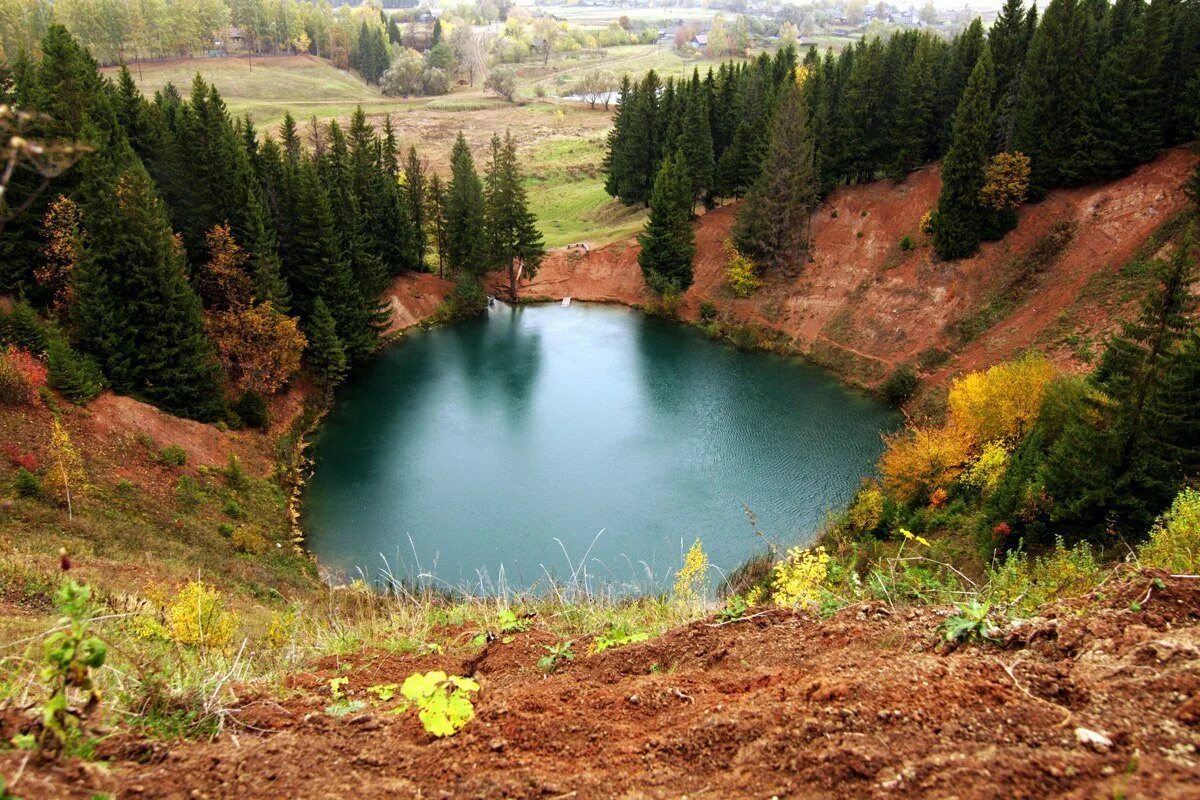 Озеро голубой глаз. Озеро изумрудное йошкар-ола. Голубое озеро йошкар ола. Драконий глаз озеро в марий эл. Озеро голубой глаз.
