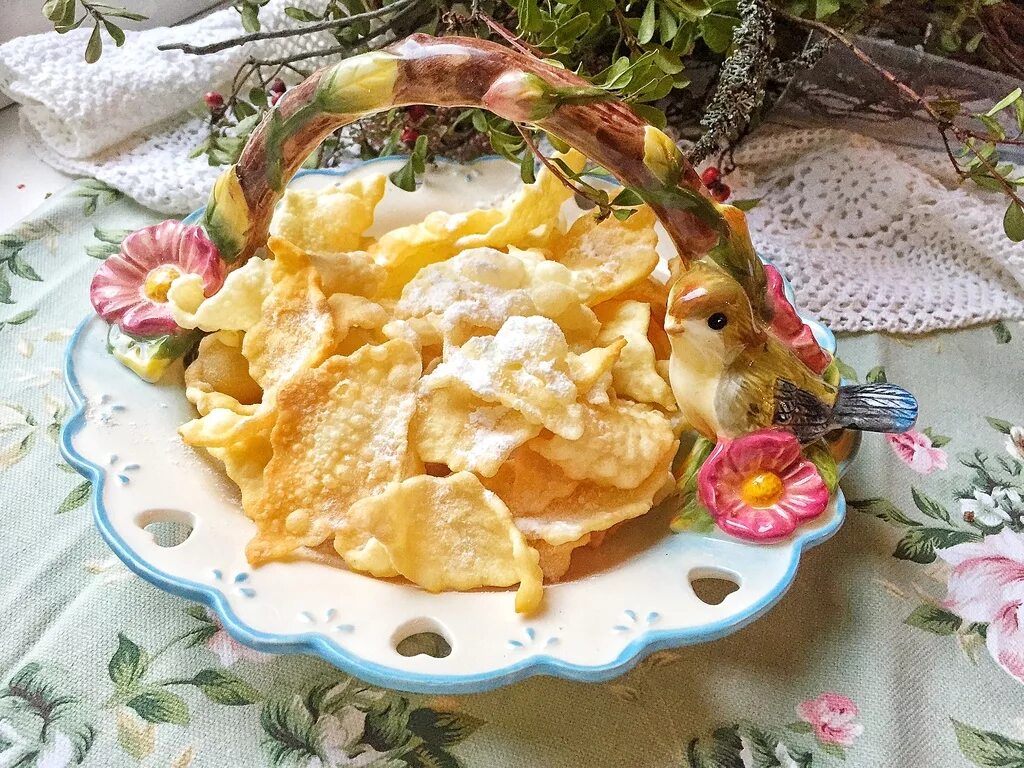 Кош теле. Татарская кухня кош теле. татарский хворост кош теле. кош теле татарское. кош теле татарское блюдо.