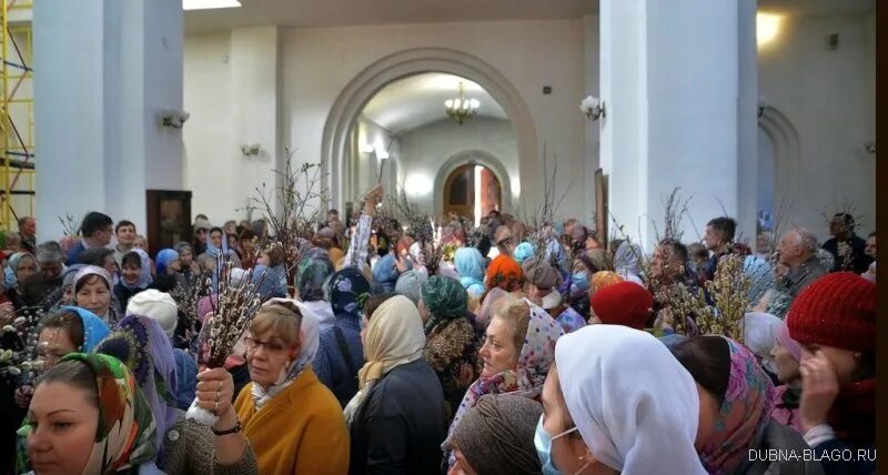 Богослужение в храме Дубна Предтечи. Церковь праздником 22 апреля. 17 апреля церковный