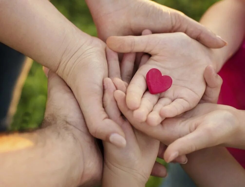 Забота бывает. Нежность и забота. Забота о других. Доброта к людям. Забота бывает.