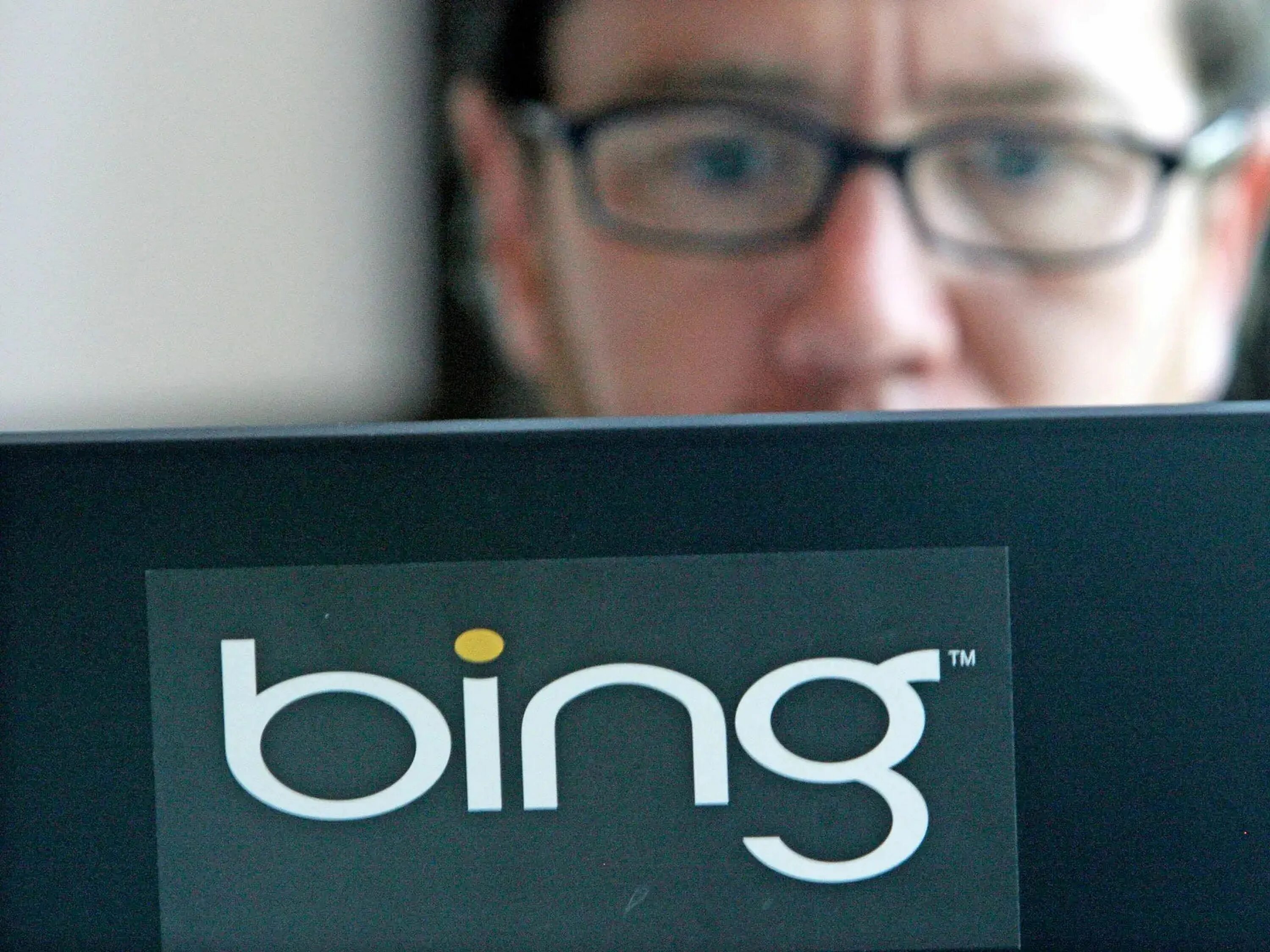 Google bing сообщить. Bing Поисковик. Bing Поисковая система фото. Поисковик Майкрософт. Bing Поисковик картинка.