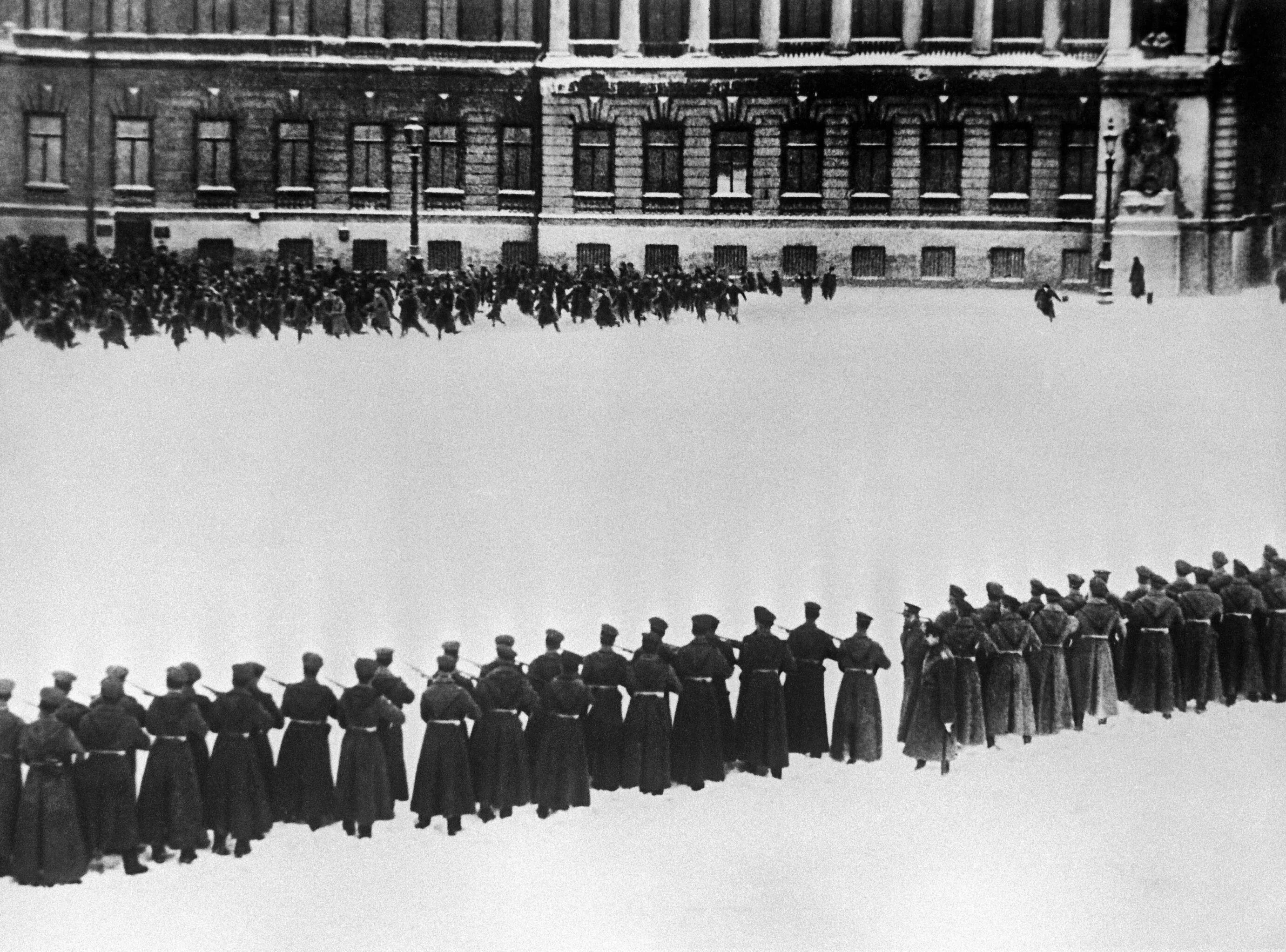 Кровавое воскресенье 9 января 1905 года. Расстрел мирной демонстрации 9 января 1905 году. Расстрел мирной демонстрации 1905 в Петербурге. Зимний дворец 9 января 1905.