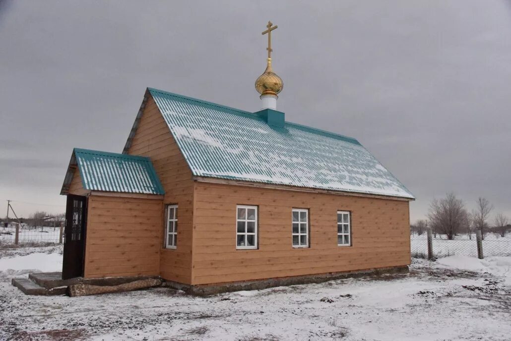 Село девять. 9 Января Оренбургский район. С им 9 января Оренбургский район. Село 9 января Оренбург. Храм Святого пророка Илии села Красноярка.