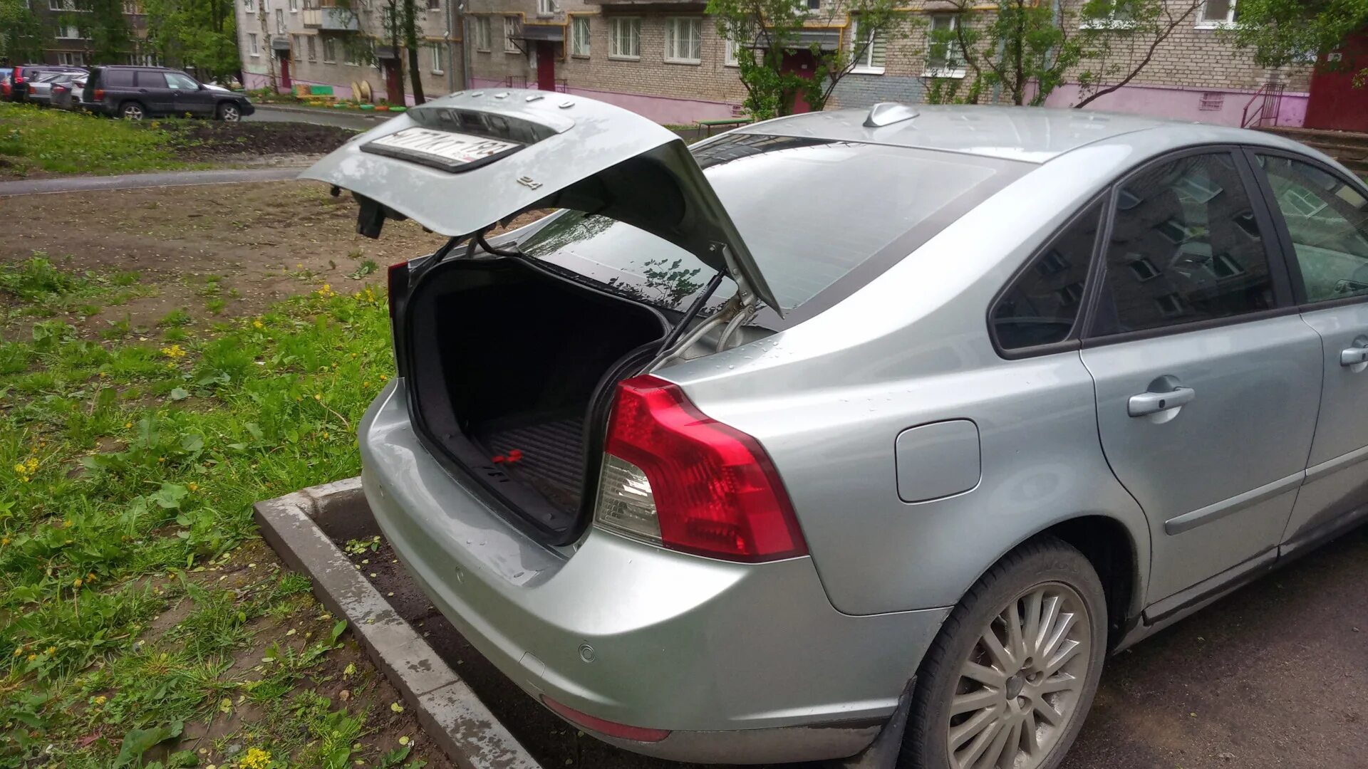 Volvo s40 II. Volvo s40 2007 багажник. Volvo s40 2008. Багажник Вольво s40.