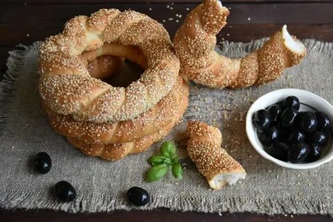 Рогалик с кунжутом