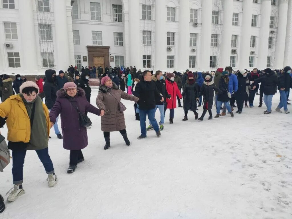 Цум 23. Пермь акции протеста у ЦУМА. Люди и город Суриково 17.01.23.