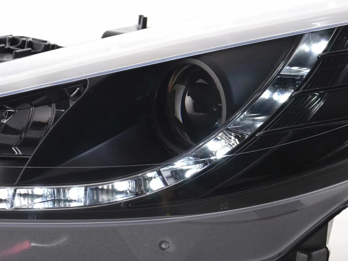 Тюнинг линзованных фар. Фара peugeot 207 black. peugeot 207 devil eyes. peugeot 308 ангельские глазки. led фары пежо 301.