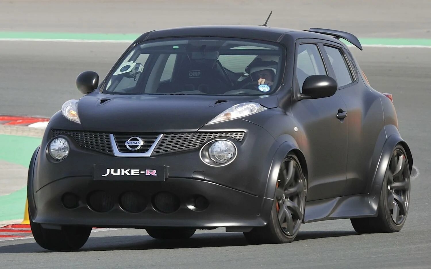 Ниссан жук безопасность. Nissan Juke r. Nissan Juke GTR. Ниссан Жук r 2022. Nissan Juke 2019-2023.