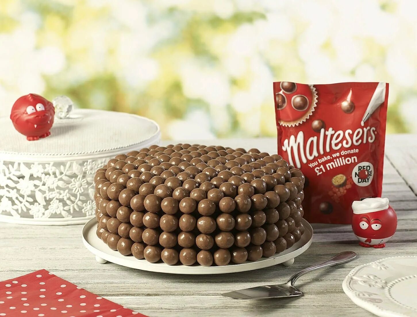 Maltesers шарики купить. Мальтизерс. Мальтизерс шоколадные шарики. Шарики в шоколаде Maltesers. Мальтизерс конфеты.