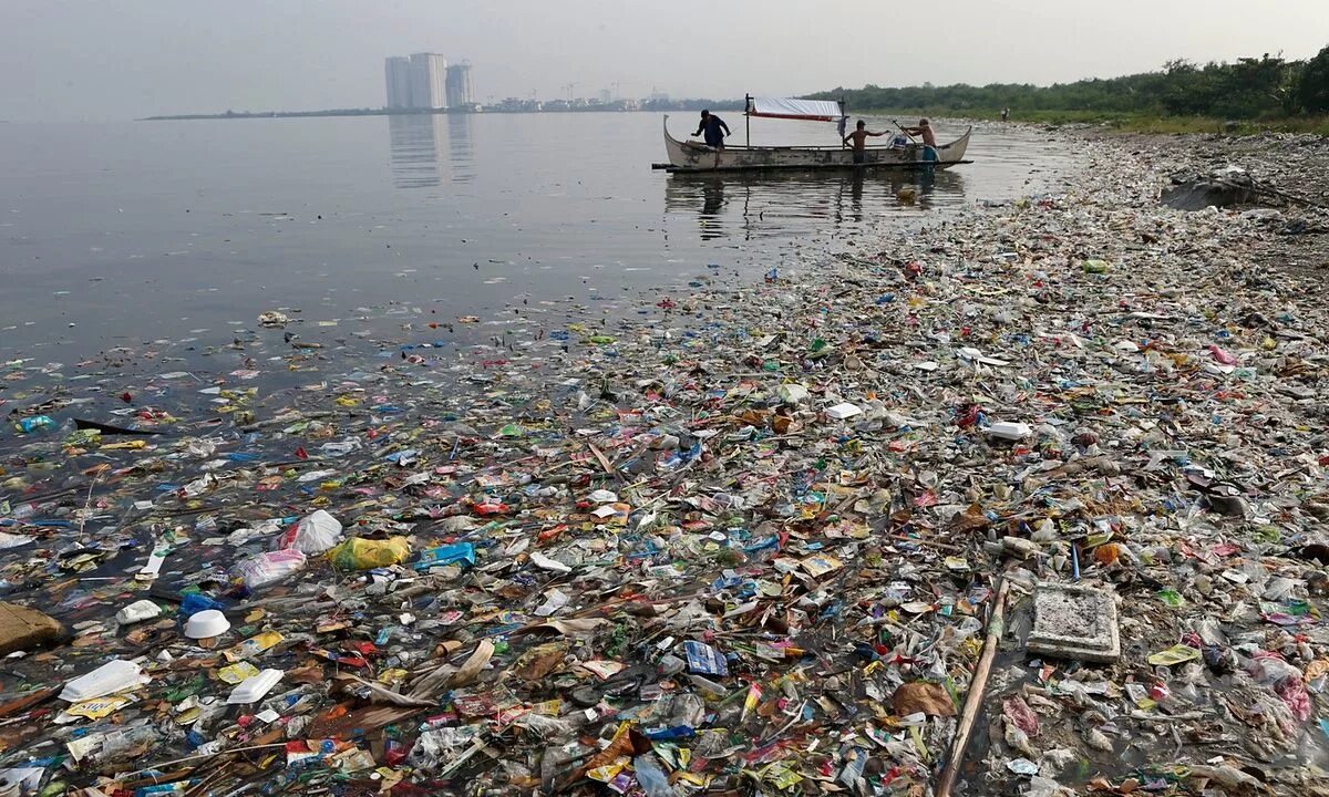 A lot of pollution. Мусорный остров Токио. Загрязнение воды. Загрязнение воды мусором. Загрязнение мирового океана.