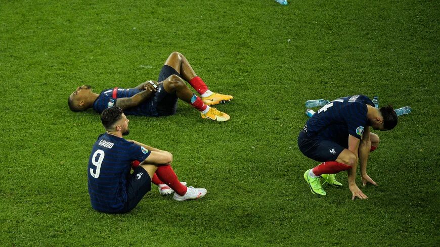 Удар француз. Франция проиграла. Франция проиграла футбол. Сборная Франции по футболу проиграла. Франция проигрыш Мбаппе.