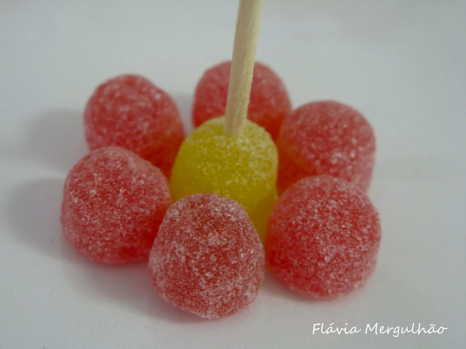 Букет из мармелада. Мармеладные розы. Букет из мармелада своими руками. Сладкий букет. Букет из мармелада.