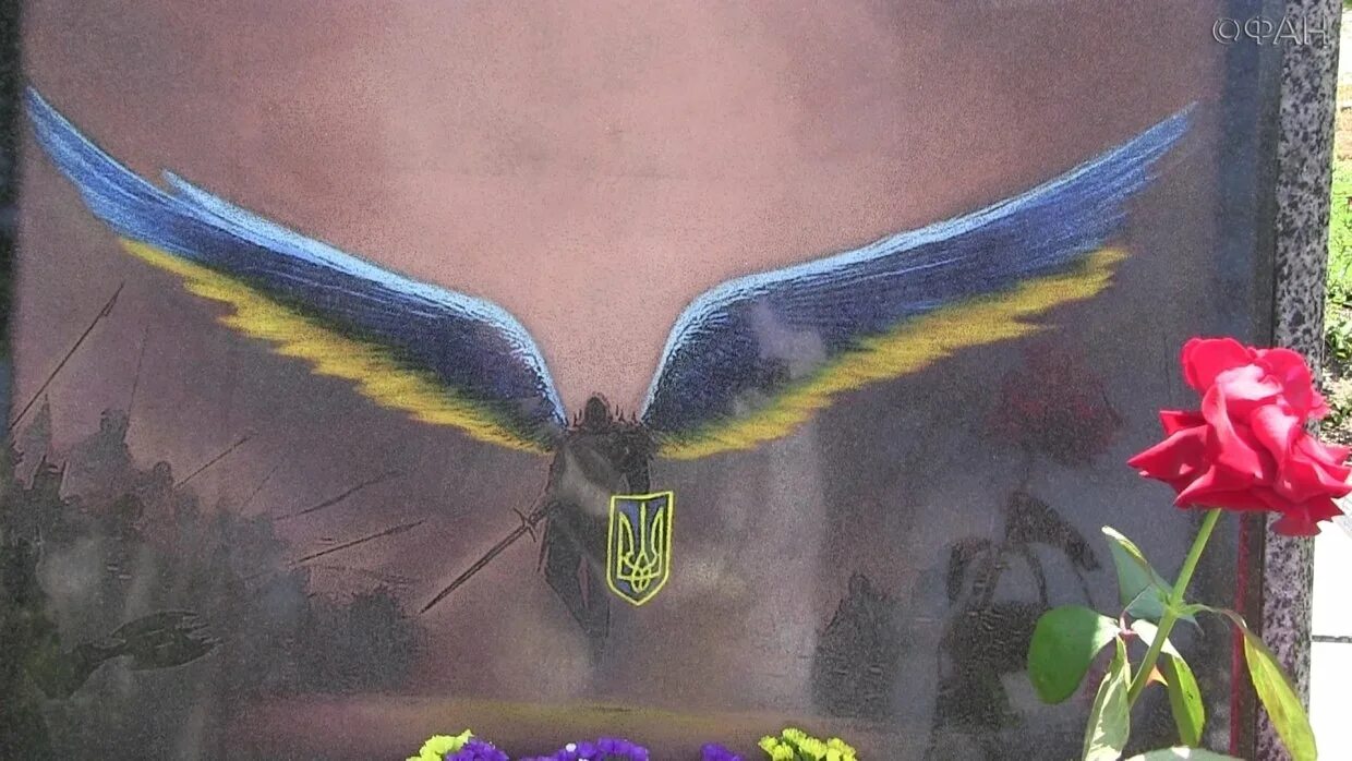 Крыла украины. Ангел украина. крылья украины. украинский рыцарь с крыльями. ангел с флагом россии.