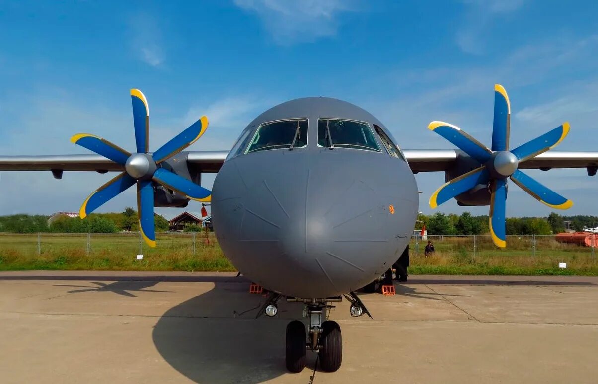 Турбовинтовые самолеты россии. АН-140 ВВС РФ. Турбовинтовой самолет АН-140. АН-140-100. С140.