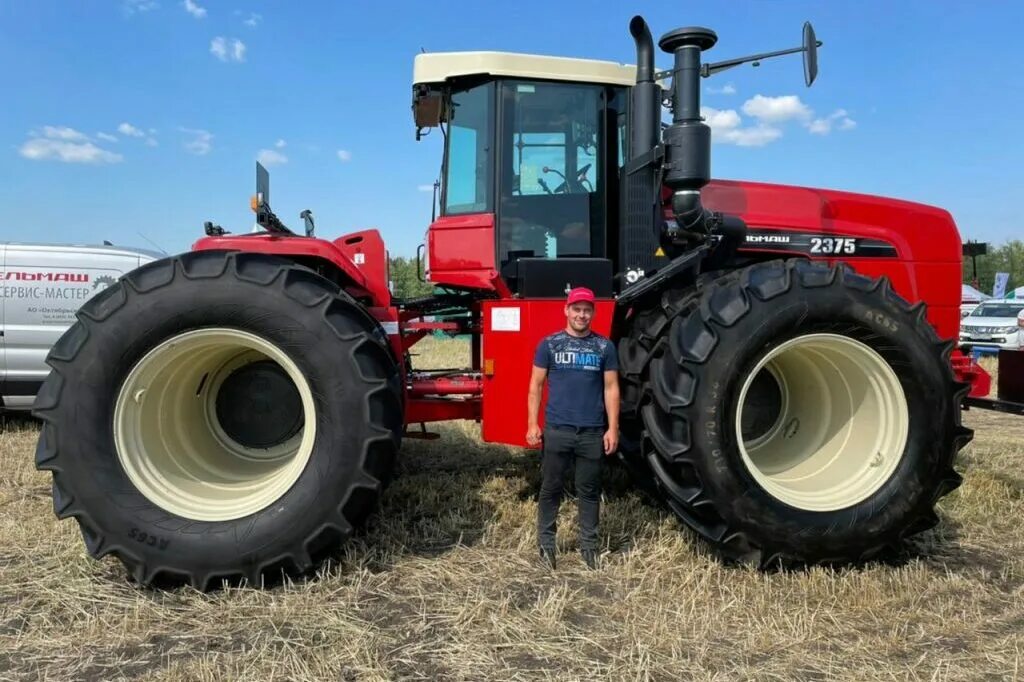 Rsm 2375 трактор. Трактор бюллер 2375 ростсельмаш. Трактор versatile 2375. Трактор 2375 ростсельмаш. Трактор бюллер 2375.