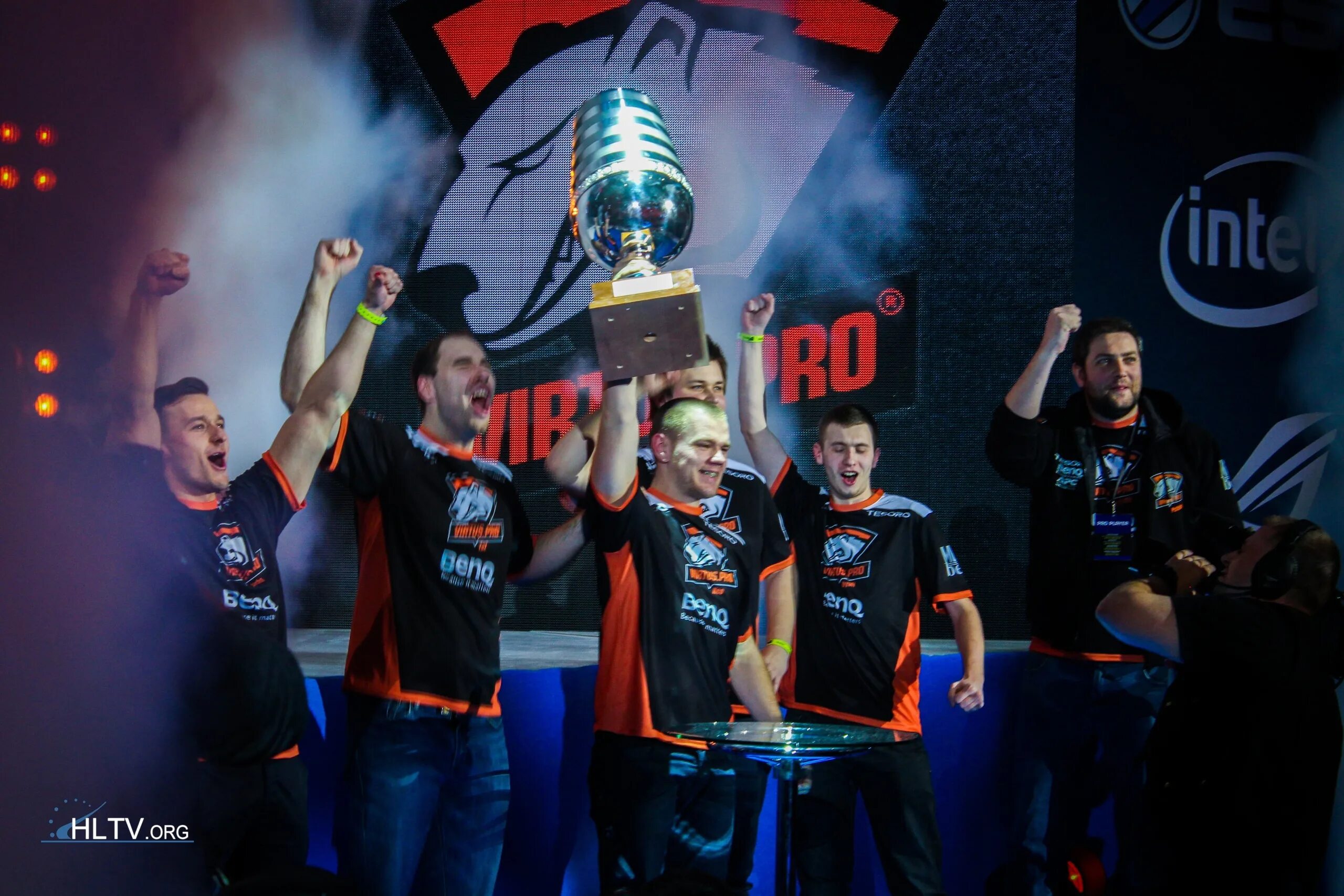 Игра про киберспортивную команду. Команда Virtus Pro CS go. Virtus Pro Katowice 2016. Команды КС го Катовице 2014. Virtus Pro Katowice 2014.