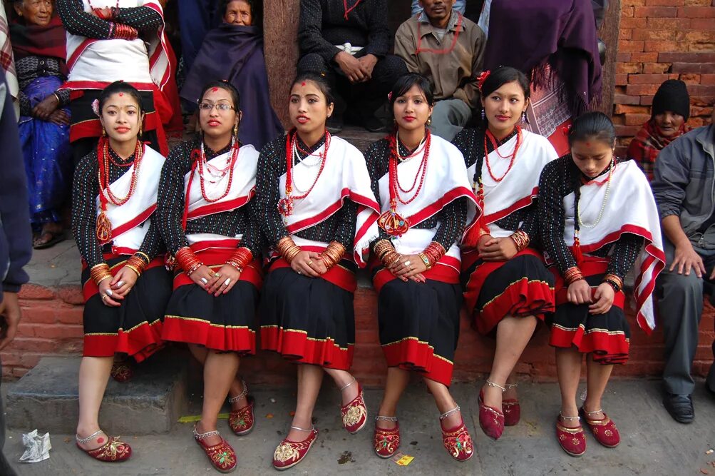 Непал народ. Чхетри Непал. Неварцы Непал. Национальный костюм Непала.