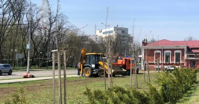 Город зовет краснодар. Сквер самойленко краснодар. сквер гатова краснодар. сквер постовая седина. сквер имени чепиги краснодар.