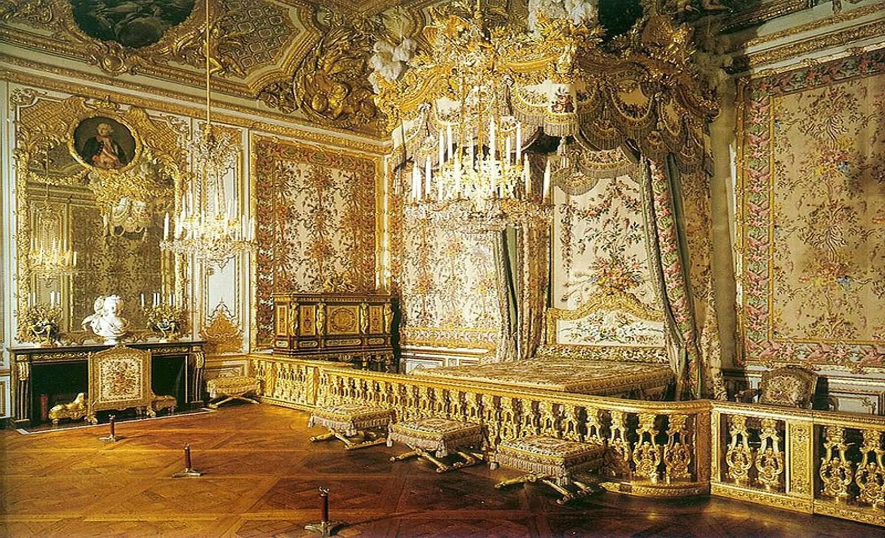 Версальский дворец спальня короля. Спальня Марии Антуанетты в Версале. Версаль интерьер