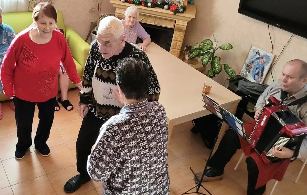 Гбсусо мо егорьевский психоневрологический интернат. Красные зори кострома дом престарелых. Творческая молодежь. Пансионат для пожилых людей в омске. Жить в интернате.