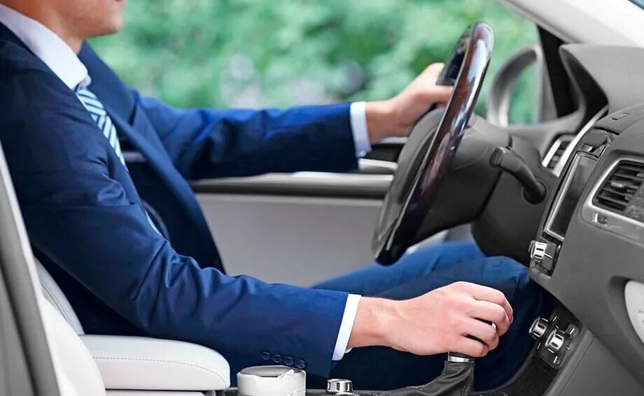 Работа водитель на служебном автомобиле. Работа водитель на служебном автомобиле. Командировка на автомобиле. Водитель и автомобиль. Работа водитель на служебном автомобиле.