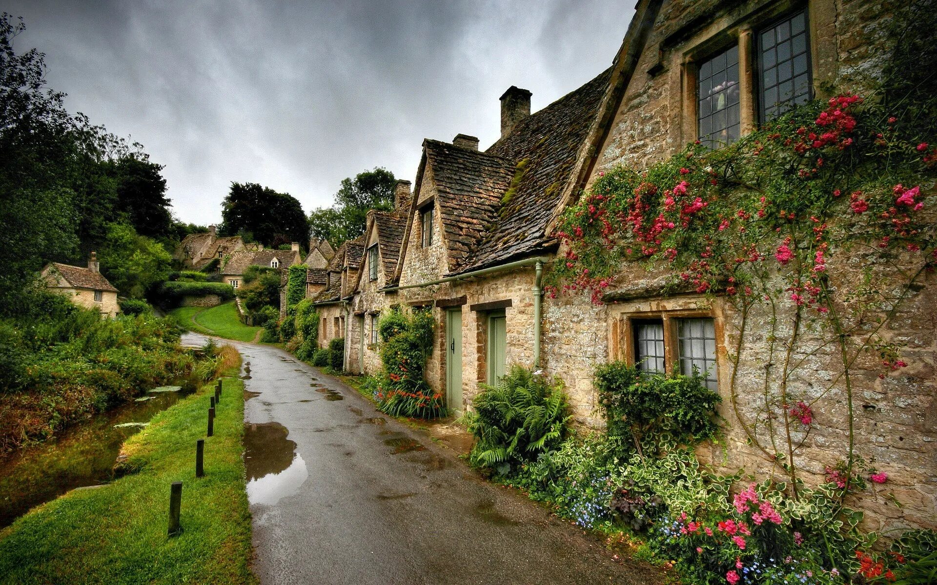 Г деревне. Бибури Англия. Деревня Bibury Англия. Котсуолдс Великобритания деревня Бибури. Графство Глостершир, Бибери.