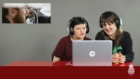 Итальянцы смотрят клип
