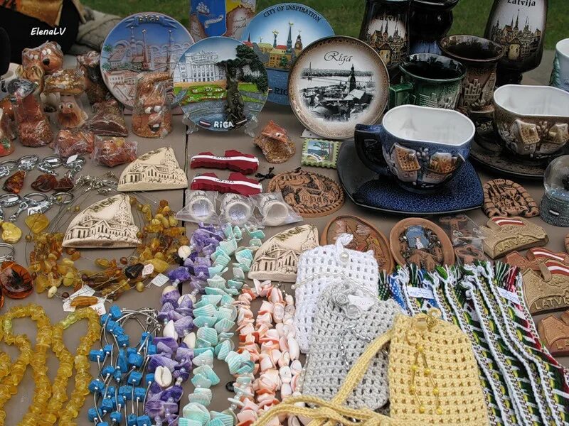 Сувениры с моря. Интересные сувениры из Крыма. Необычные сувениры для туристов. Торговля сувенирами.