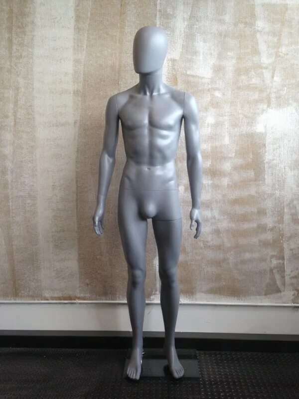 Манекены на полке. Мужской абстрактный манекен. Бегущий манекен. The mannequin is grey. Бег манекен.