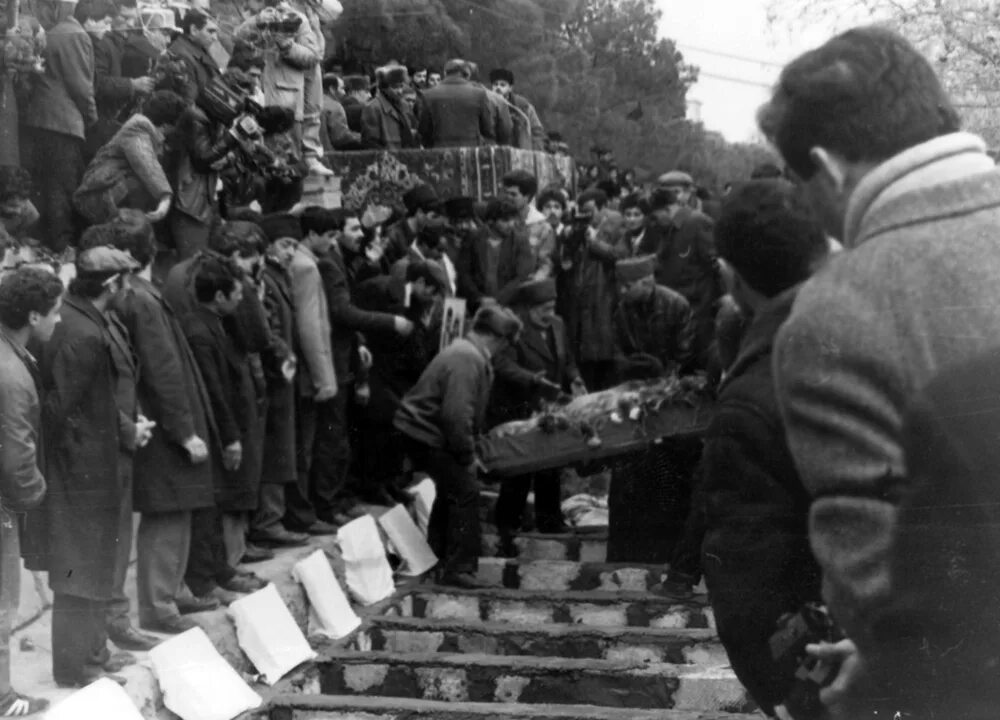 20 yanvar. 20 января 1990 года в баку черный январь. Баку январь 1990. 19 января 1990. 19 января 1990.