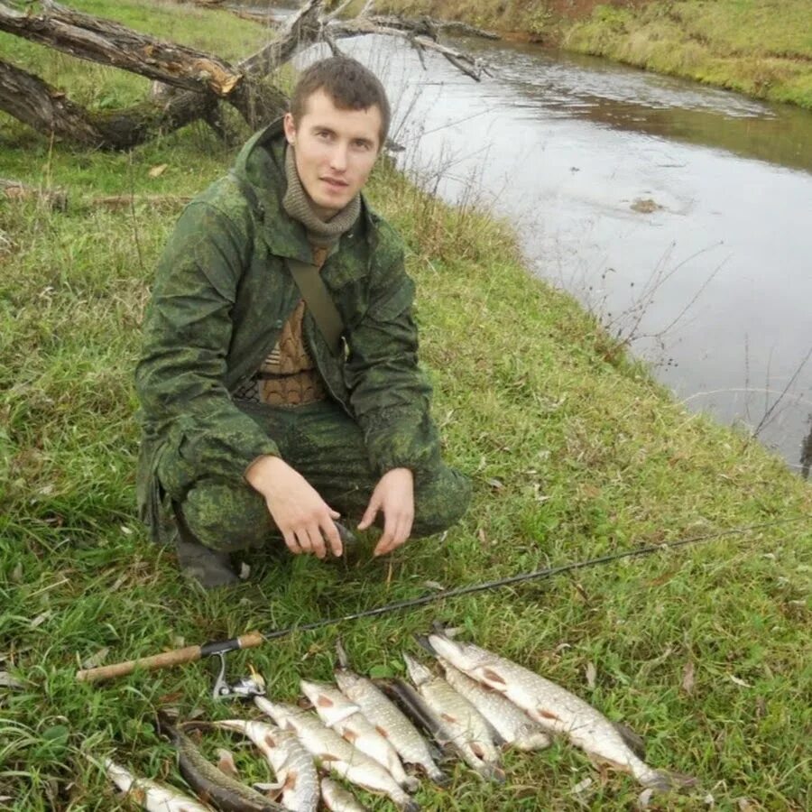 Просто рыбак 2017. Простая рыбалка. Простой Рыбак. Ютуб рыбалка. Щука в водоеме.