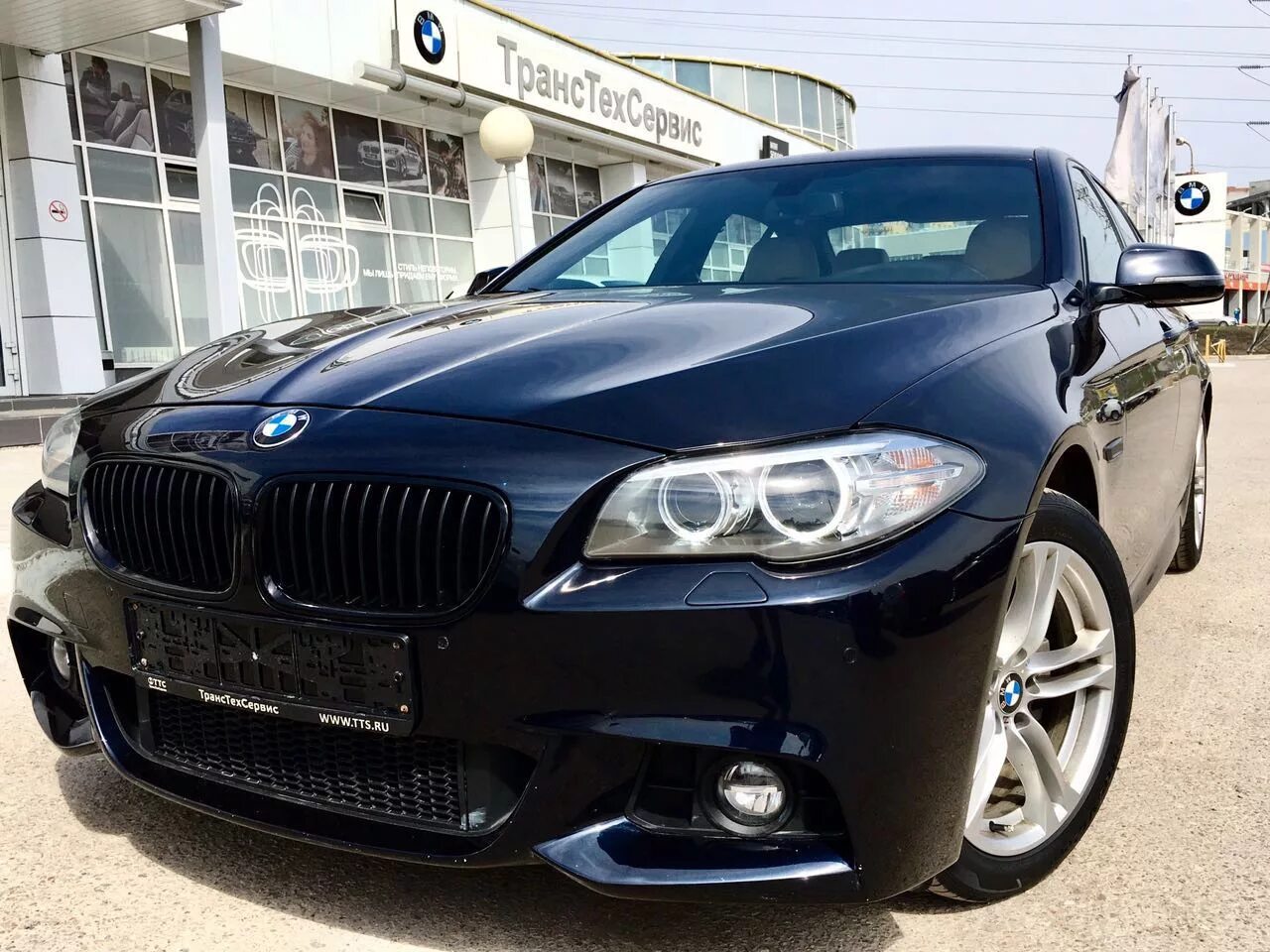 Bmw 5 series f10. BMW 5 f10. BMW f10 528i XDRIVE. БМВ 535 ф10.