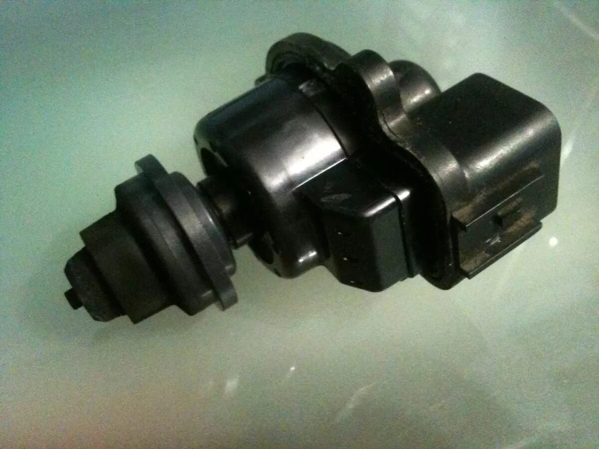 Клапан холостого хода митсубиси. Датчик холостого хода митсу. Mitsubishi l200 датчик холостого хода. Клапан холостого хода митсубиси. Клапан холостого хода на мицубиси паджеро 4.