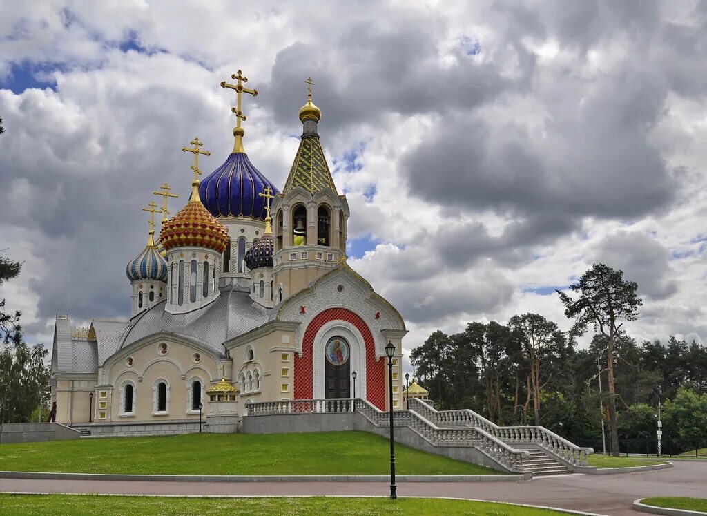 Храм святого игоря черниговского, переделкино, москва. Храм благоверного князя игоря. Храм святого князя игоря черниговского. Храм благоверного князя игоря. Храм святого игоря в переделкино.