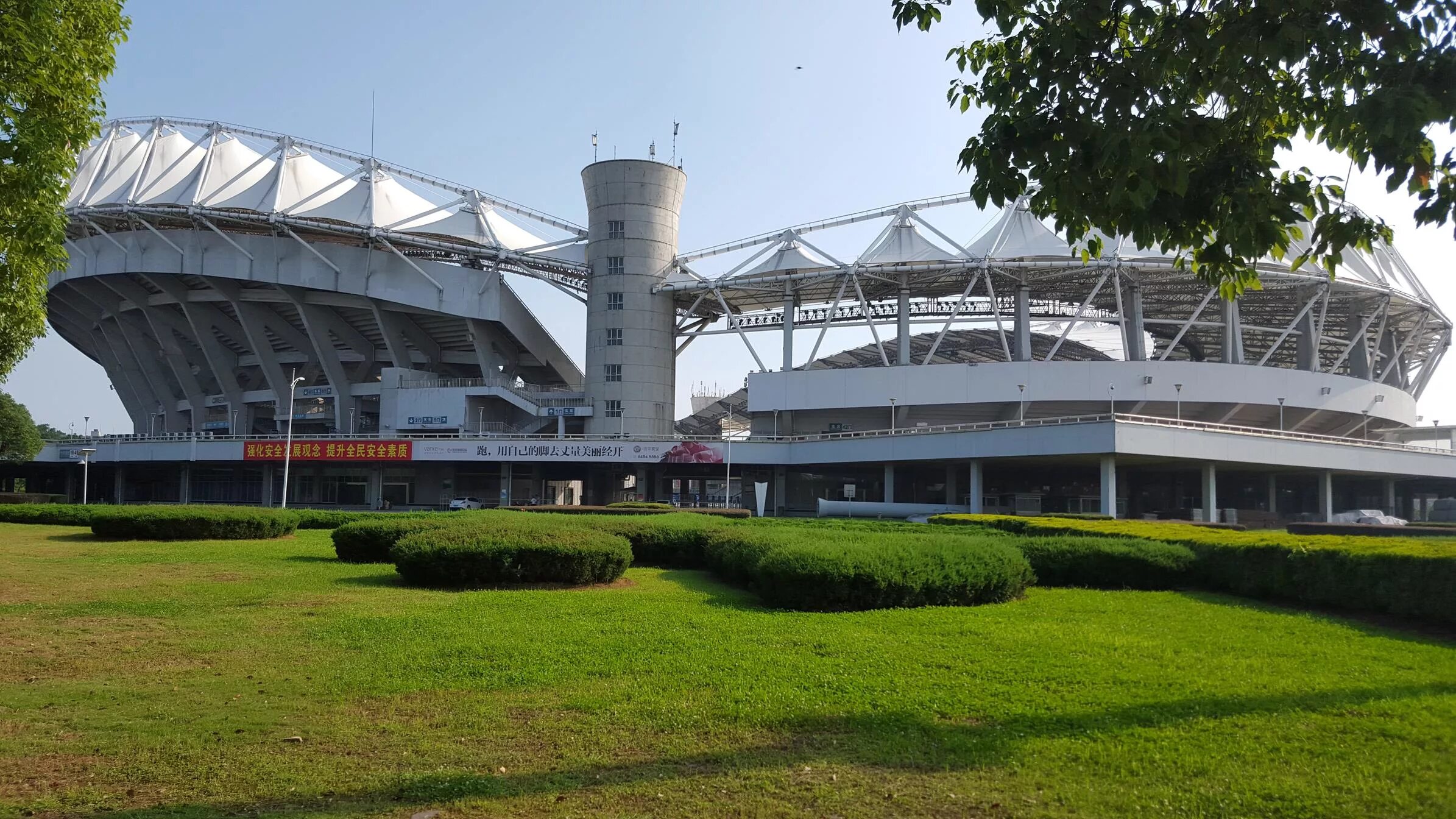 Center stadium. Wuhan Sports Centre Stadium. Shaanxi Sports Center Stadium. Wuhan Five Rings Sports Center Stadium. Культурный центр Ханькоу.